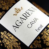 Agarena Cavas. Un progetto di Product design e Graphic design di Mompó estudio - 07.01.2019