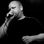 Fran Black (Black Francis) Apollo Barcelona 2008. Un proyecto de Fotografía de retrato de SERGIO URDANIZ GARBAYO - 08.03.2008