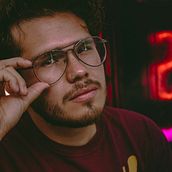 Luz de Neon - Autorretrato . % Carlos Omar Ortega Ramírez tarafından hazırlanan Fotoğrafçılık projesi - 02.19.2019