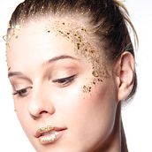 Golden. Un projet de Photographie, Photographie de studio, Photographie de mode, Photographie de produits, Photographie numérique, Éclairage photographique, Postproduction photographique , et Retouche photographique de Carlos Pérez - 10.12.2014