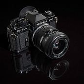 Yashica. Un projet de Photographie, Photographie de studio, Photographie de produits, Photographie numérique, Éclairage photographique , et Retouche photographique de Carlos Pérez - 15.06.2015