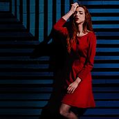 Editorial - Red in blue. Photograph, Fashion Photograph, Portrait Photograph, Digital Photograph, Photographic Lighting, and Photo Retouching project by Miriam Eme - 02.10.2019
