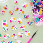 Metal y esmalte. Jewelr, Design, Arts, Crafts, Printing, Pattern Design, and Painting project by Sara Ivorra Cabello - 04.12.2021