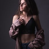 Gemma. Un progetto di Fotografia, Fotografia in studio, Fotografia di moda, Fotografia di ritratto, Fotografia digitale e Illuminazione fotografica di Harry Rendón Mayorga - 02.04.2019