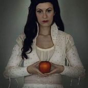 Once upon a time: Snow White. Arts, Crafts, Sewing, Creativit, and Costume Design project by Marta Rodríguez - 04.18.2019