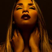 NEON: Yesenia Peredo. Fotografia projeto de Bruno Ruas - 01.05.2019
