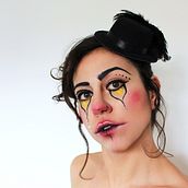 MakeUp, "Clown". Un proyecto de Bellas Artes, Cine, Cine, vídeo, televisión, Creatividad, Diseño de personajes, Fotografía, Fotografía artística, Fotografía de estudio, Fotografía de retrato, Pintura y Televisión de Alba Mariné Villar - 22.03.2017
