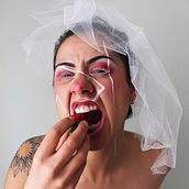 MakeUp, "Fresa" . Un proyecto de Bellas Artes, Creatividad, Fotografía, Fotografía artística, Fotografía de retrato, Pintura y Producción audiovisual					 de Alba Mariné Villar - 10.04.2019