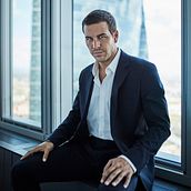 Mario Casas - Forbes España. Photograph, Portrait Photograph, Digital Photograph, and Photographic Lighting project by Oscar Arribas - 05.01.2019