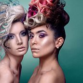 Couleurs (Projet du cours de rédaction de mode de Rebeca Saray). Un projet de Photographie de mode , et Photographie de portrait de Alan Rodriguez - 08.06.2019