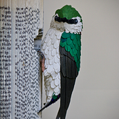 Golondrina verde-violeta en libros reciclados. Paper Craft project by Gabriela Castellanos - 07.03.2019