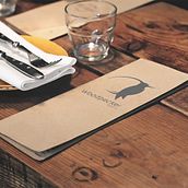 Woodpecker Bistro / Branding. Br, ing e Identidade, Design de logotipo, e Design gráfico projeto de Héctor Tremps Rodríguez - 24.11.2018