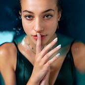 SHE COMES OUT OF THE BLUE @mimiguel_216 . % Luis Miguel Lopez tarafından hazırlanan Fotoğrafçılık, Güzel Sanatlar Fotoğrafçılığı, Moda Fotoğrafçılığı, Portre Fotoğrafçılığı, Fotoğrafik A, Ve dınlatma projesi - 07.28.2019