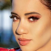 Fashion. Fashion Photograph, Photograph, Studio Photograph, Portrait Photograph, Digital Photograph, Photographic Lighting, Instagram, Photograph, Post-production, Social Media, and Photo Retouching project by Edwin Rodríguez - 08.13.2019