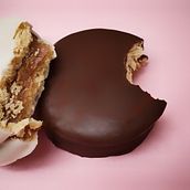Dulce Tentación: Alfajores Con Acento.. Photograph, Product Photograph, Food Photograph, Instagram, Advertising, and Social Media project by Maria Quiroga - 09.03.2019