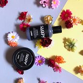 Lush & flowers . Mobile Photograph, Product Photograph, Marketing, Digital Marketing, and Advertising project by Jenni N - 09.15.2019