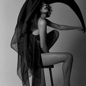 Brumalis: Autorretrato fotográfico artístico. Fine-Art Photograph, Studio Photograph, Portrait Photograph, Photographic Lighting, and Photo Retouching project by Yanna Parra - 10.08.2019