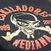 Eskiladores Mediana. Design, Logo Design, Printing, and Screen Printing project by Ricardo García Lumbreras - 10.23.2019