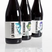 Vinos Méndez Moya. Een project van Productontwerp y Grafisch ontwerp van Yrene Contreras - 05.02.2018