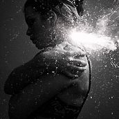 Siempre me pasa por sobrevivir. Fine Arts, Photograph, Fine-Art Photograph, Portrait Photograph, and Digital Photograph project by Agostina Campisi - 11.23.2019