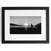 B/W. THE FISHERMAN, Costa Norte, La Habana, Cuba.. Un proyecto de Fotografía, Fotografía digital y Fotografía en exteriores de Alex Carcedo - 09.01.2020