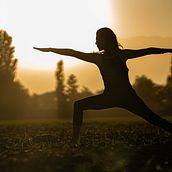 yoga al amanecer. Fine-Art Photograph, Portrait Photograph, Digital Photograph, and Outdoor Photograph project by ori - 01.29.2020