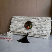 Clutch en yute tejido a mano con borla y redondel de caña flecha bordada. Ein Projekt aus dem Bereich H, werk, Stickerei und Erweiterungsentwicklung von Mariae Luna - 02.03.2020