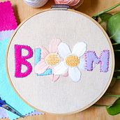 BLOOM. Proyecto del curso: Letras bordadas: el hilo como herramienta gráfica. Embroider project by Karina Miranda - 06.13.2020