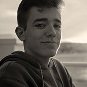 Curriculum . Un progetto di Graphic design e Produzione audiovisiva di Adrián Otero - 12.03.2020