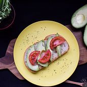 Desayuno en tiempos de cuarentena.. Photograph, and Food Photograph project by Johanna Arango Franco - 03.23.2020