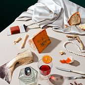 Harpers Bazaar Christmas. Fine Arts, Creativit, Art Direction, Photograph, Fine-Art Photograph, Studio Photograph, Product Photograph, Digital Photograph, and Food Photograph project by Tessa Doniga Johnson - 12.15.2019