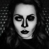 Mi Proyecto del curso: Autorretrato fotográfico conceptual. Un proyecto de Fotografía, Fotografía artística y Retoque fotográfico de Flor Maldonado - 03.04.2020