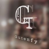 Mi Proyecto del curso: Creación de un logotipo original desde cero para la empresa Gutenfy, una plataforma que pone a disposición del usuario las herramientas necesarias para imprimir tus documentos online.. Un proyecto de Br, ing e Identidad, Diseño, Diseño de logotipos y Diseño gráfico de Ana Rocamora Pascual - 06.04.2020