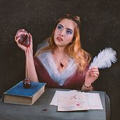 Mi Proyecto del curso: La Poetisa. Un proyecto de Fotografía artística de Ernesto Gutierrez - 08.04.2020
