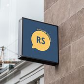 Rebranding | RIBERSIDE IDIOMAS. Een project van  Br, ing en identiteit y Grafisch ontwerp van Zamantha Rioja Vásquez - 03.04.2020