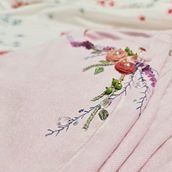 Ambiente de flores cargadas de mágia con lágrimas de cristal en memoria de quien era y será siempre mi inspiración, mi mejor amiga Hada. Siempre en mi corazón tras su pérdida 🐶. Embroider project by Fayna Diaz - 04.09.2020