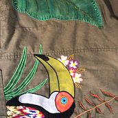 chaqueta intervenida en bordado y pintura a mano. Fashion Design project by Magui Clemente Ferigni - 04.18.2020