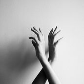 Hands. Photograph, Fine-Art Photograph, and Photo Retouching project by Leyre Perez - 04.30.2020