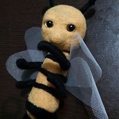 Abeja: needle felting. . Arts, Crafts, Creativit, To, and Design project by María G. Lira Montalvo - 05.04.2020