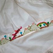 Mi Proyecto del curso: Técnicas básicas de bordado: puntadas, composiciones y gamas cromáticas. Un proyecto de Diseño de complementos, Diseño de vestuario, Bordado, Teoría del color y Diseño textil de Cincia Korovaichuk - 05.05.2020