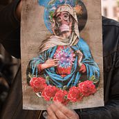 La Coronavirgen . Un proyecto de Arte urbano y Fotografía de Perla Sanchez - 07.05.2020