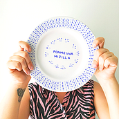 Platos con historias.. Product Design, and Traditional illustration project by Ángela Alcalá Alcalde - 05.11.2019