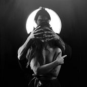 Sacra. Un proyecto de Fotografía, Fotografía artística, Fotografía de estudio, Fotografía para Instagram, Composición fotográfica, Iluminación fotográfica y Fotografía de retrato de Felix Morozov - 17.05.2020