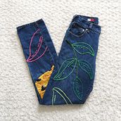 Mom jeans bordados . % Raisa Palma R tarafından hazırlanan Nakış projesi - 06.05.2020