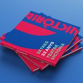 3xTRES. 33 anys al Teatre Victòria. Un proyecto de Diseño editorial, Diseño gráfico y Tipografía de Enric Adell - 01.06.2019