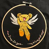 An embroidered t-shirt for my friend. Projekt z dziedziny  Haft użytkownika cielo martinez - 10.06.2020