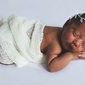 My project in Introduction to Newborn Photography course. Photograph project by Adiny Emerick - 06.12.2020