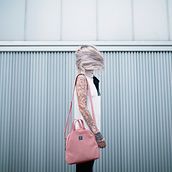 Laf & Co backpacks. Un progetto di Artigianato, Br, ing, Br, identit, Cucito, Design di accessori, Fashion design, Fotografia di prodotti e Creatività di Cristal Lafont - 12.07.2015