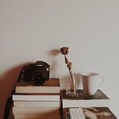 Mi Proyecto del curso: Fotografía profesional para Instagram (@book.cat.tea). Photograph, Fine-Art Photograph, Product Photograph, Instagram Photograph, Commercial Photograph, Instagram, Marketing, Content Marketing, Digital Marketing, Instagram Marketing, and Social Media project by Ana - 06.12.2020
