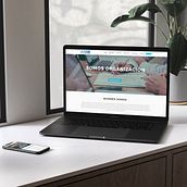 Web - Ados Informática. Een project van Webdesign van Raquel Acebes - 01.04.2020